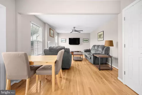 Dining - 9219 Stephanie St, Manassas Park, VA 20111 photo 4 of 4