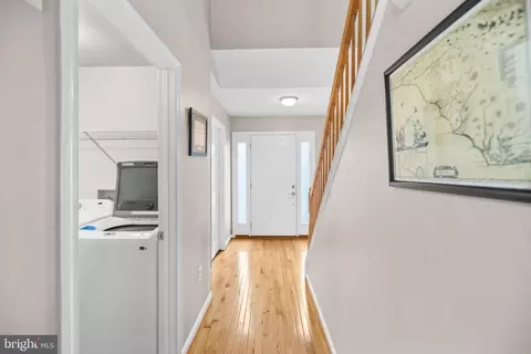 Entry Way - 9219 Stephanie St, Manassas Park, VA 20111 photo 4 of 8