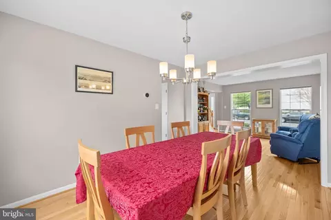 Dining - 9219 Stephanie St, Manassas Park, VA 20111 photo 2 of 4