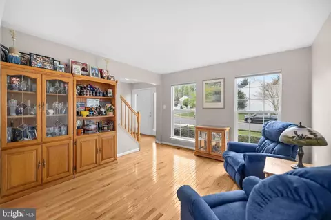 Living - 9219 Stephanie St, Manassas Park, VA 20111 photo 1 of 3