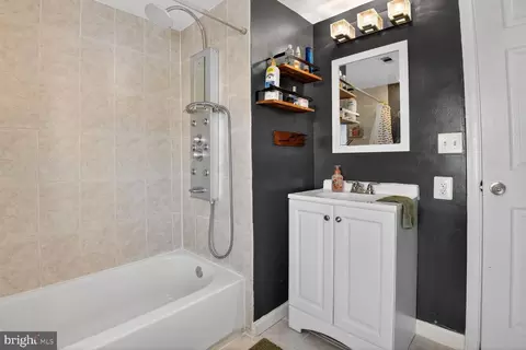 Bath - 134 Evans St, Manassas Park, VA 20111 photo 1 of 3