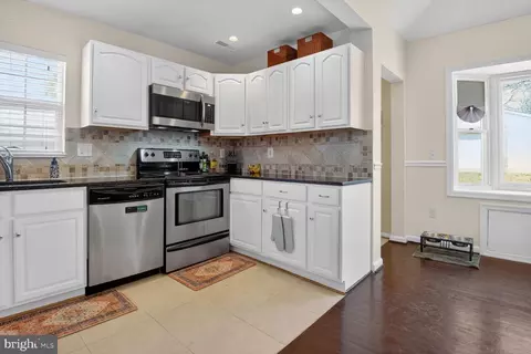 Kitchen - 134 Evans St, Manassas Park, VA 20111 photo 2 of 2