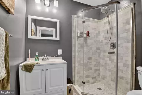 Bath - 134 Evans St, Manassas Park, VA 20111 photo 2 of 3