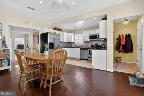 Entry Way - 134 Evans St, Manassas Park, VA 20111 photo 2 of 8