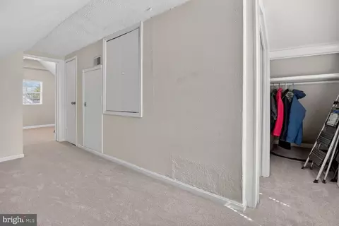 Entry Way - 134 Evans St, Manassas Park, VA 20111 photo 4 of 8