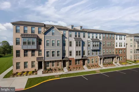 907 Glasgow Ln # A, Manassas Park, VA 20111
