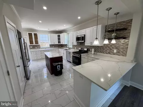 Kitchen - 216 Colfax Ct, Manassas Park, VA 20111 photo 5 of 6