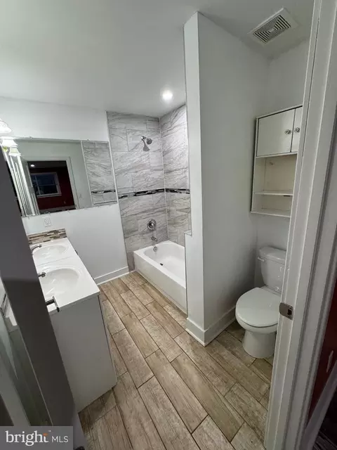 Bath - 216 Colfax Ct, Manassas Park, VA 20111 photo 2 of 9