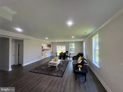 Living - 216 Colfax Ct, Manassas Park, VA 20111 photo 2 of 4
