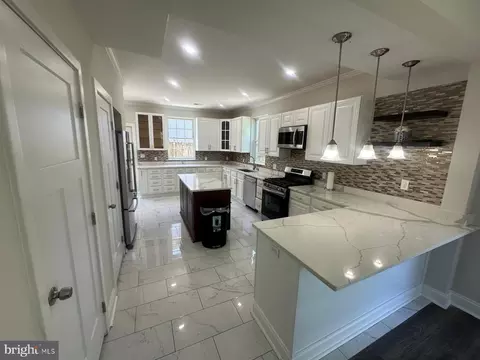 Kitchen - 216 Colfax Ct, Manassas Park, VA 20111 photo 3 of 6