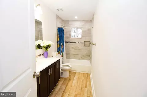 Entry Way - 216 Colfax Ct, Manassas Park, VA 20111 photo 2 of 19