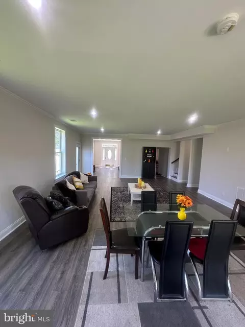 Entry Way - 216 Colfax Ct, Manassas Park, VA 20111 photo 10 of 19
