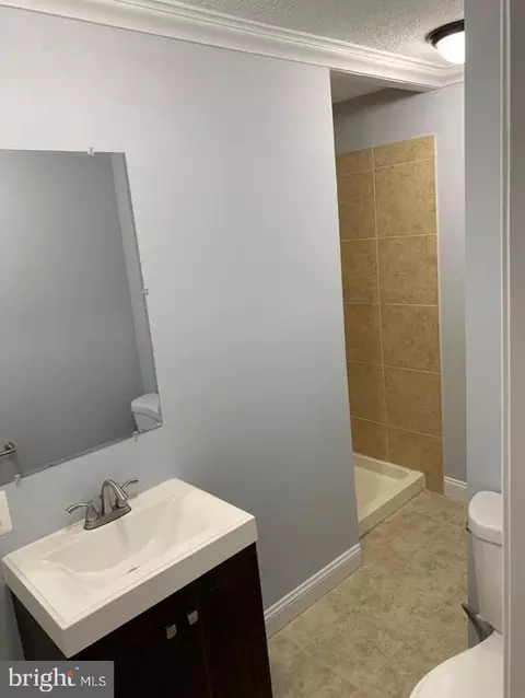 Bath - 216 Colfax Ct, Manassas Park, VA 20111 photo 1 of 9