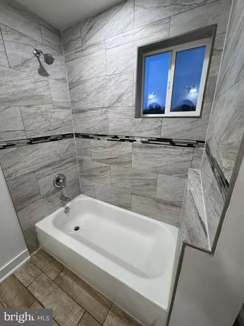 Bath - 216 Colfax Ct, Manassas Park, VA 20111 photo 3 of 9