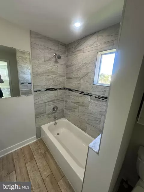 Bath - 216 Colfax Ct, Manassas Park, VA 20111 photo 7 of 9