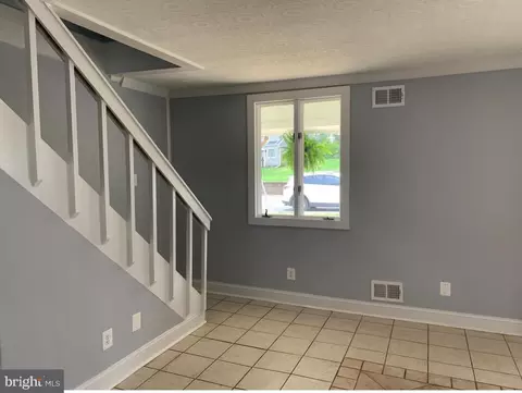 Living - 216 Colfax Ct, Manassas Park, VA 20111 photo 1 of 4
