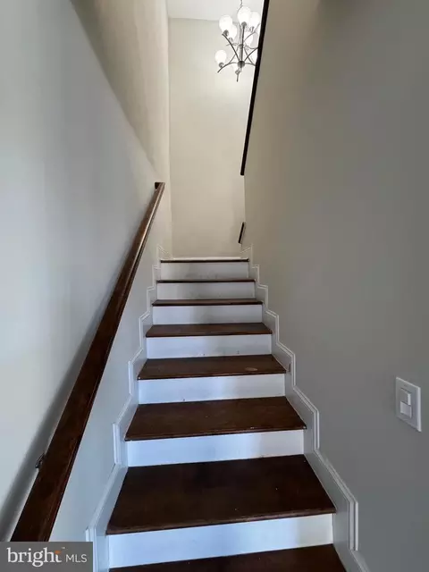 Entry Way - 216 Colfax Ct, Manassas Park, VA 20111 photo 7 of 19
