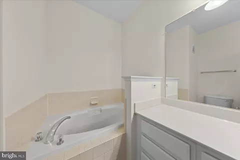 Bath - 9812 Pickens Pl, Manassas Park, VA 20111 photo 3 of 3