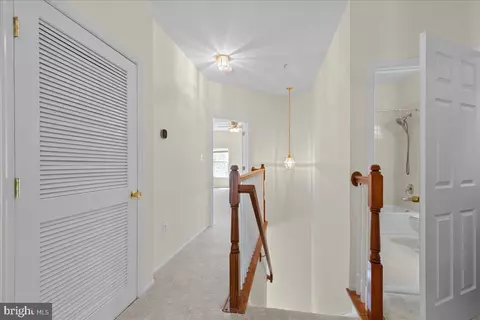 Entry Way - 9812 Pickens Pl, Manassas Park, VA 20111 photo 2 of 4