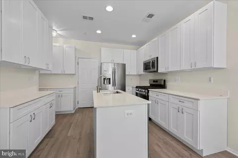 Kitchen - 9812 Pickens Pl, Manassas Park, VA 20111 photo 2 of 4
