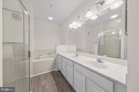 Bath - 9812 Pickens Pl, Manassas Park, VA 20111 photo 2 of 3