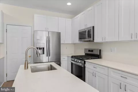 Kitchen - 9812 Pickens Pl, Manassas Park, VA 20111 photo 3 of 4