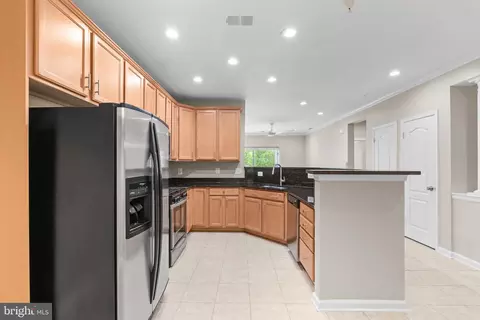 9724 Holmes Pl UNIT 302, Manassas Park, VA 20111