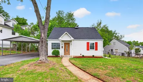 296 Manassas Dr, Manassas Park, VA 20111