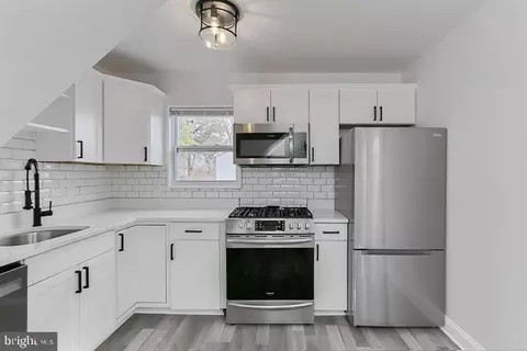 128 Martin Dr, Manassas Park, VA 20111