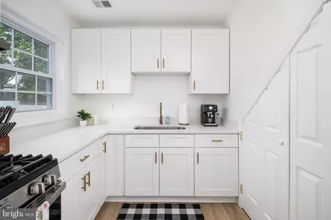 Kitchen - 285 Manassas Dr, Manassas Park, VA 20111 photo 1 of 3