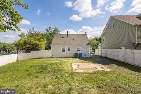 Exterior - 285 Manassas Dr, Manassas Park, VA 20111 photo 5 of 6