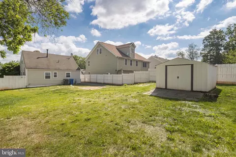 Exterior - 285 Manassas Dr, Manassas Park, VA 20111 photo 4 of 6