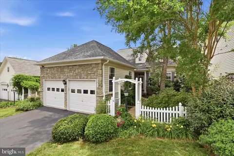 9411 Primrose Ln, Manassas Park, VA 20111