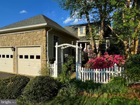 9411 Primrose Ln, Manassas Park, VA 20111