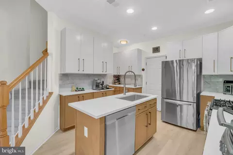 9816 Pickens Pl, Manassas Park, VA 20111