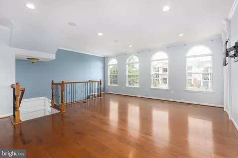Living - 9113 Jefferson Ct, Manassas Park, VA 20111 photo 2 of 3
