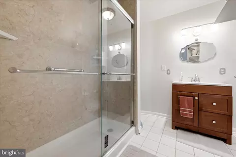 Bath - 104 Lambert Dr, Manassas Park, VA 20111 photo 1 of 2