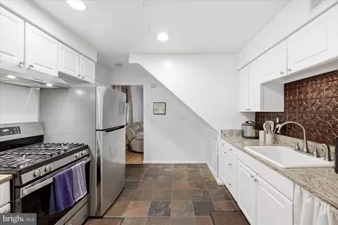 Entry Way - 104 Lambert Dr, Manassas Park, VA 20111 photo 2 of 2