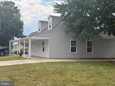 146 Scott Dr, Manassas Park, VA 20111 photo 2