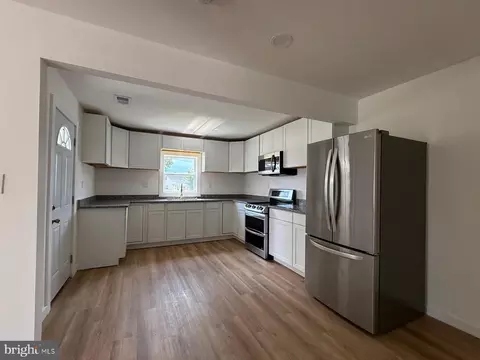 146 Scott Dr, Manassas Park, VA 20111 photo 4
