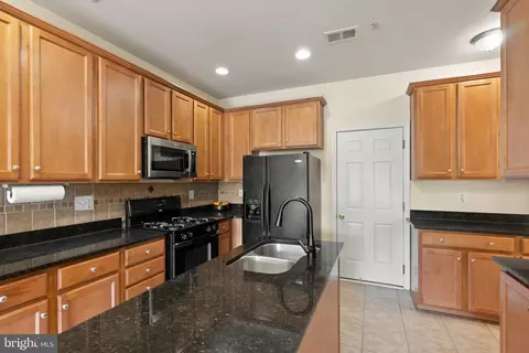 Kitchen - 9612 Wigfall Way, Manassas Park, VA 20111 photo 6 of 8