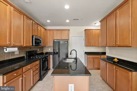 Kitchen - 9612 Wigfall Way, Manassas Park, VA 20111 photo 4 of 8