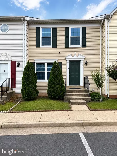 302 Moseby Ct, Manassas Park, VA 20111