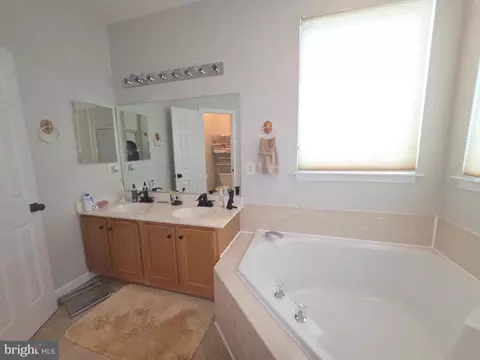 Bath - 9405 Luke Dr, Manassas Park, VA 20111 photo 1 of 4