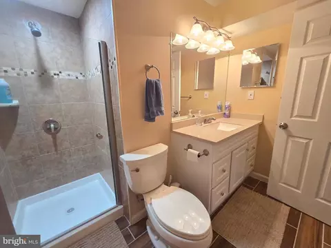 Bath - 9405 Luke Dr, Manassas Park, VA 20111 photo 4 of 4
