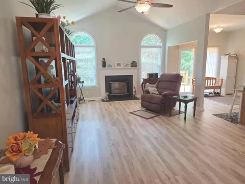 Living - 9405 Luke Dr, Manassas Park, VA 20111 photo 4 of 4
