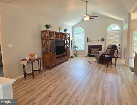 Living - 9405 Luke Dr, Manassas Park, VA 20111 photo 3 of 4
