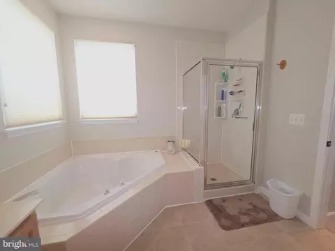 Bath - 9405 Luke Dr, Manassas Park, VA 20111 photo 2 of 4