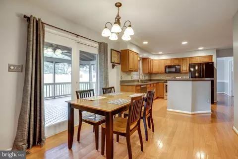9307 Nancy St, Manassas Park, VA 20111 photo 3