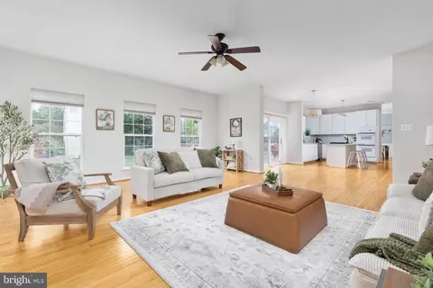 Living - 9195 Matthew Dr, Manassas Park, VA 20111 photo 4 of 7